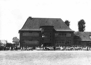  Die Schule an der Niendorfer-Strasse, erbaut 1929 